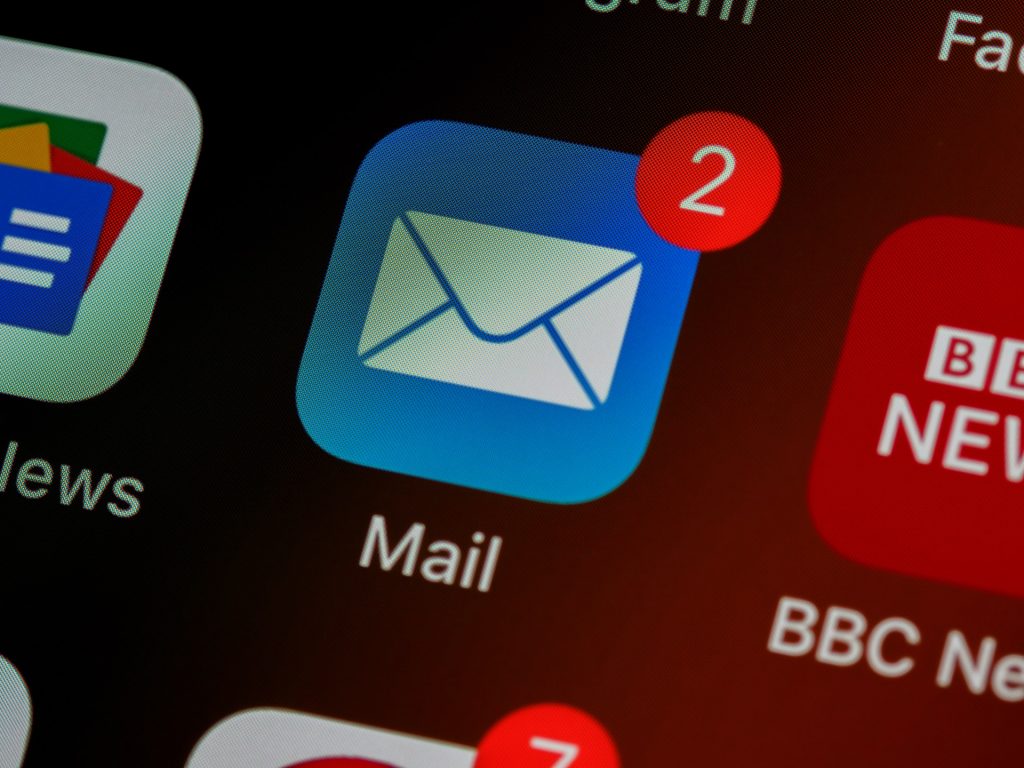 An IPhone Mail Application with two notifications